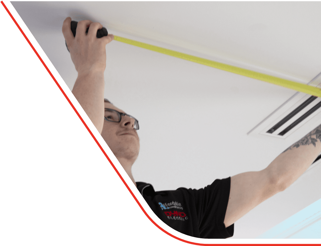 Dyno electric staff measuring ceiling